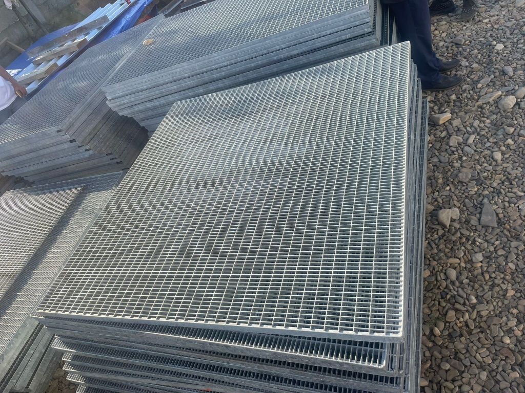 Vand gretare grilage zincate și trepte avem transport an toata tara