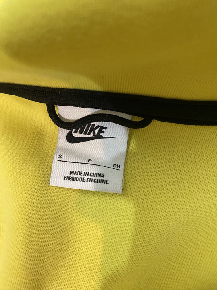 Продавам nike tech fleece