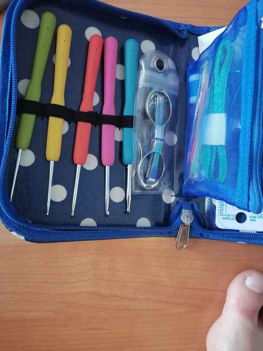 Vând set ccrosete pentru crosetat