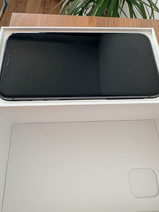 Vand Iphone 11, 64 GB