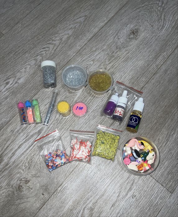 Набор для слайма: блестки, красители, шармики, посыпки.