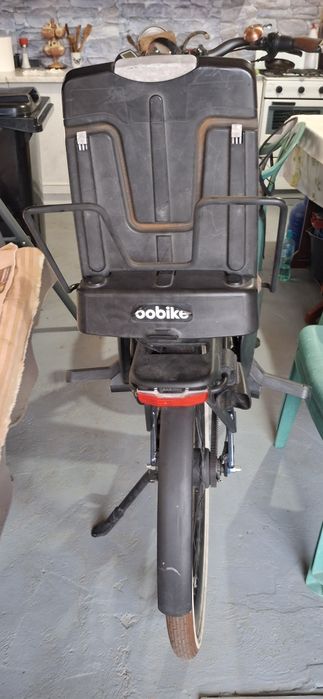 Vand scaun copil de bicicleta pt spate marca  Bobike