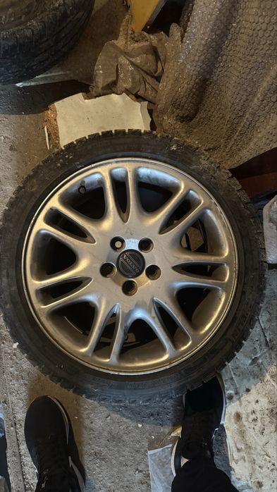 Диски Volvo r17 комплект 215/45