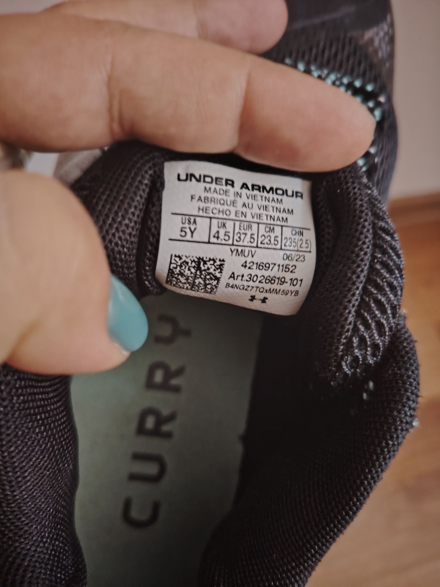 Vând adidași Under Armour, mărimea 37,5.