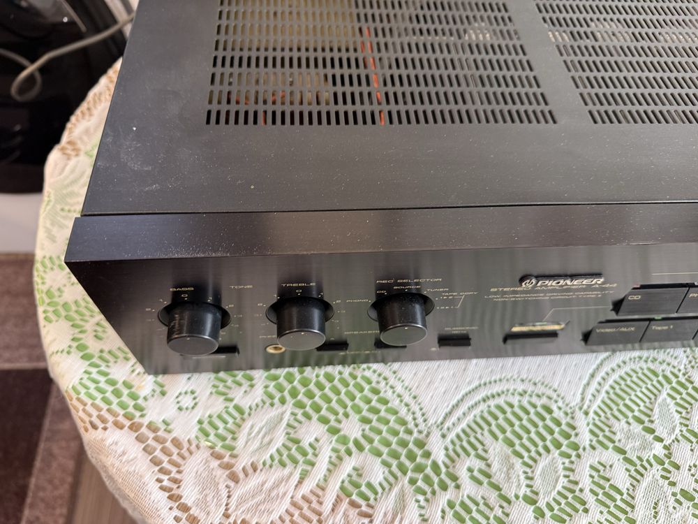 Pioneer A-44 стерео усилвател