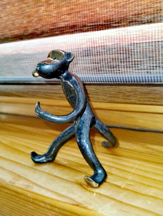 Антикварна декорация за маса маймунка плътна  отливка патиниран бронз