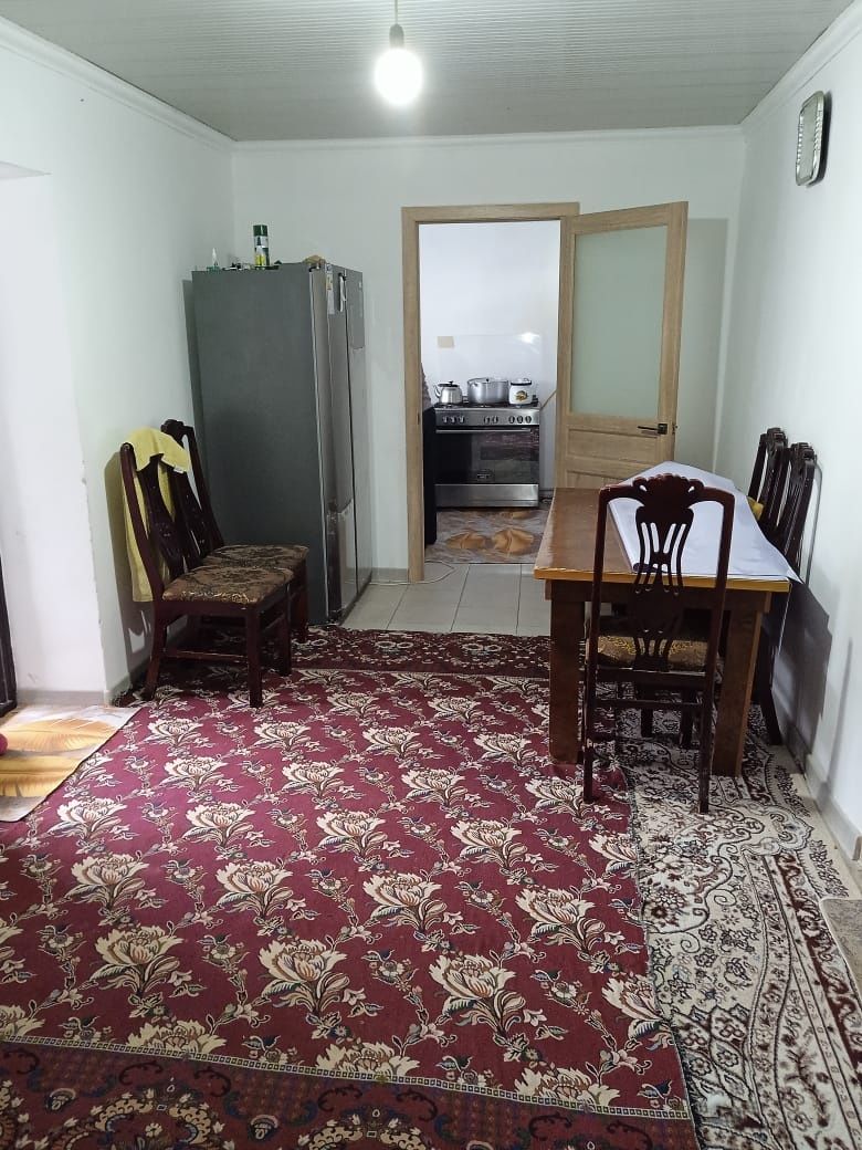 Үй сатылады. Дом продается.