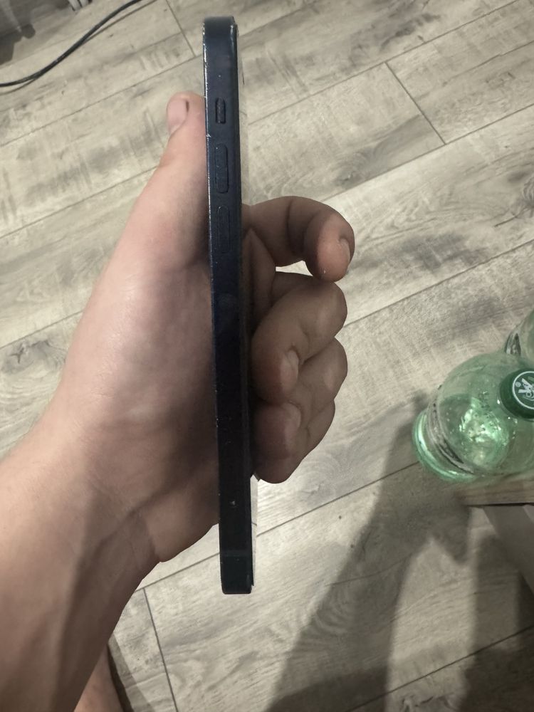 Продавам Iphone 12 Black