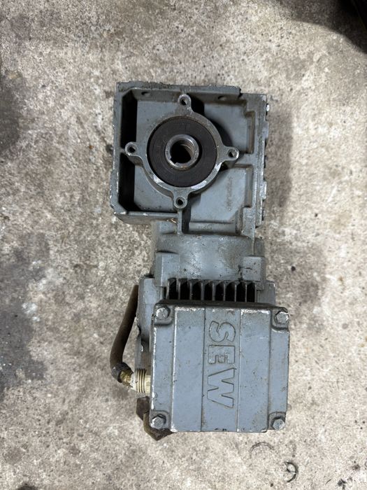 Motor cu reductor industrial
