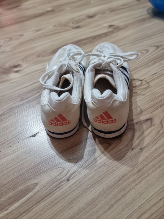 Продавам шпайкове за бягане Адидас