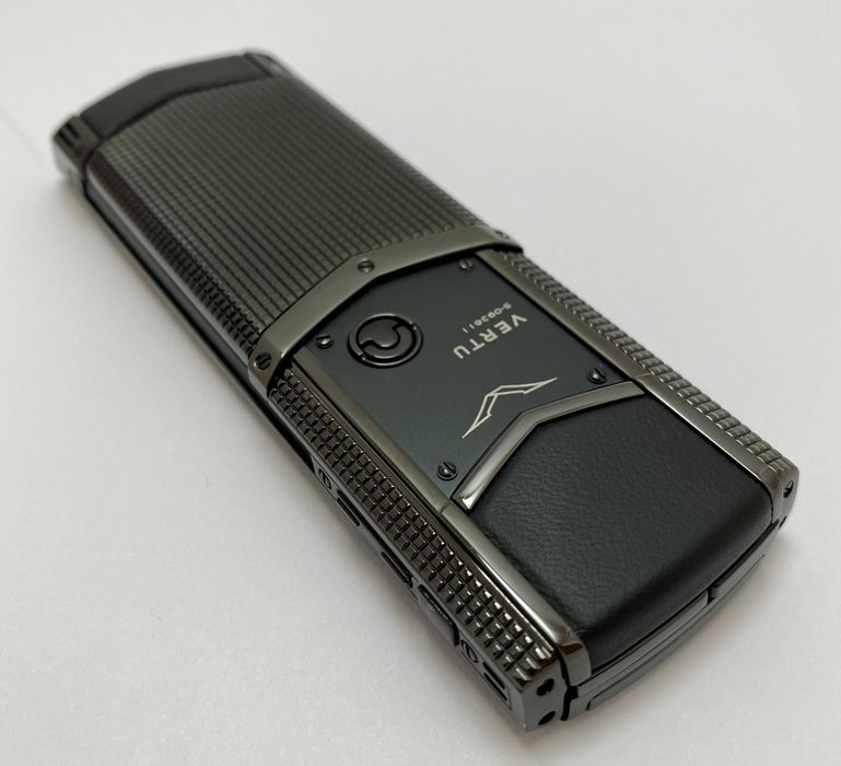 Vertu Signature S Clous de Paris Black