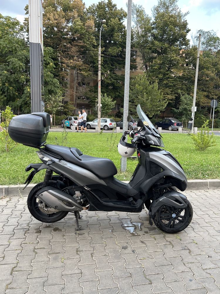 Piaggio mp3 LT se conduce cu B