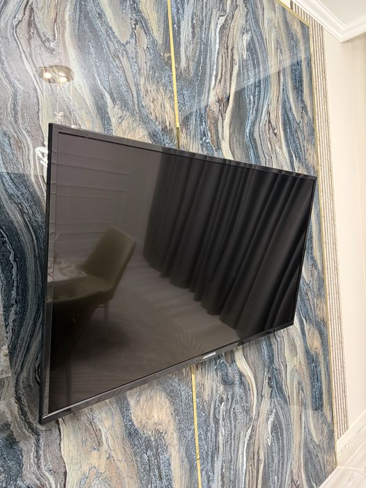 Телевизор новый почти Лэдброс фирма