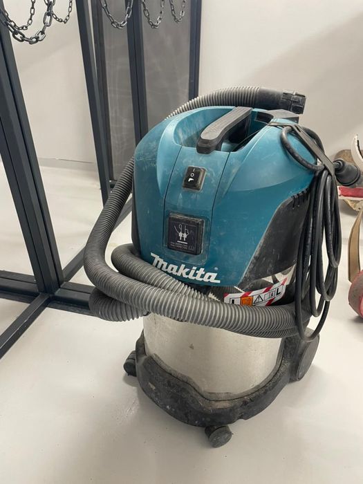 Пылесос makita….