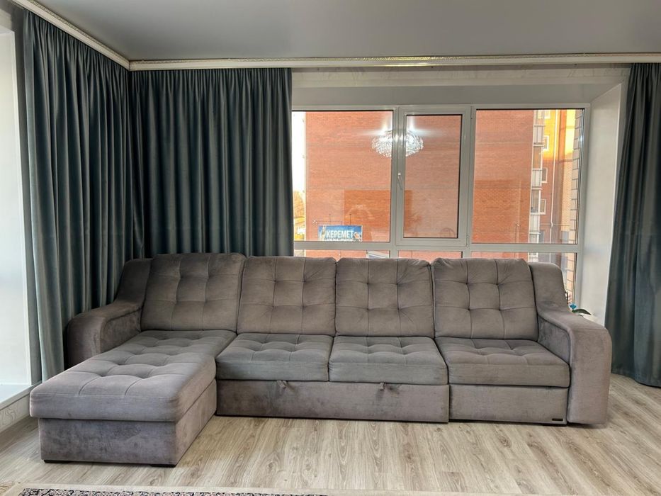 Продам диван в гостиную. Состояние отличое .