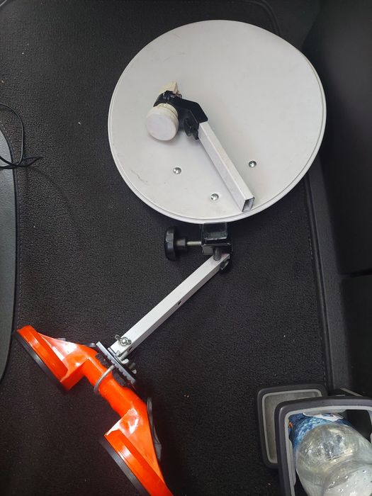 Antena parabolica + televizor + receiver cu cartela r