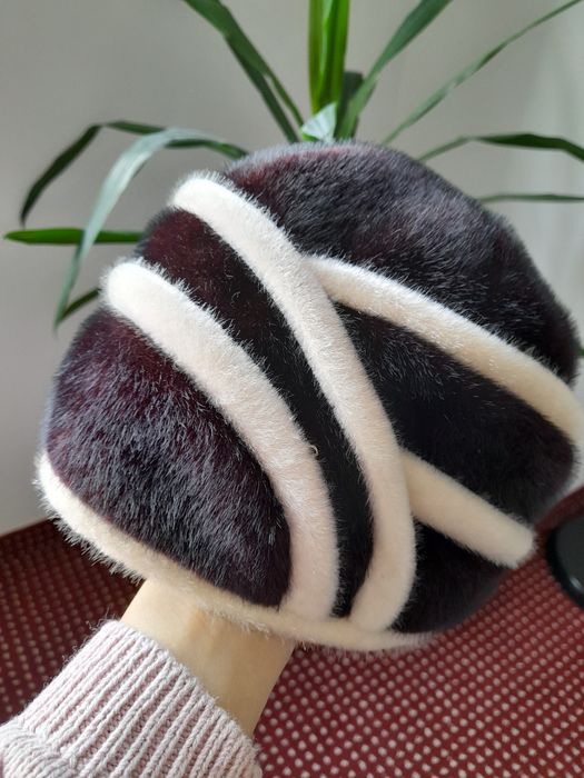 Caciula groasa blana sintetica 58