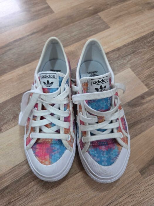 Момичешки кецове адидас