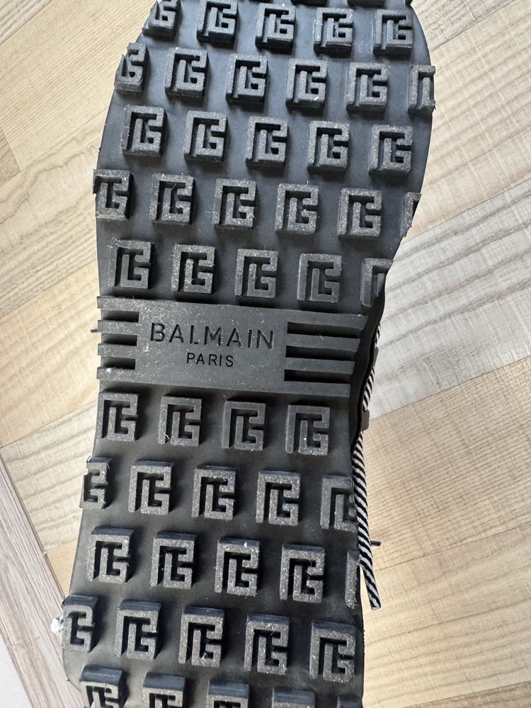Vand adidasi Balmain marimea 40-41