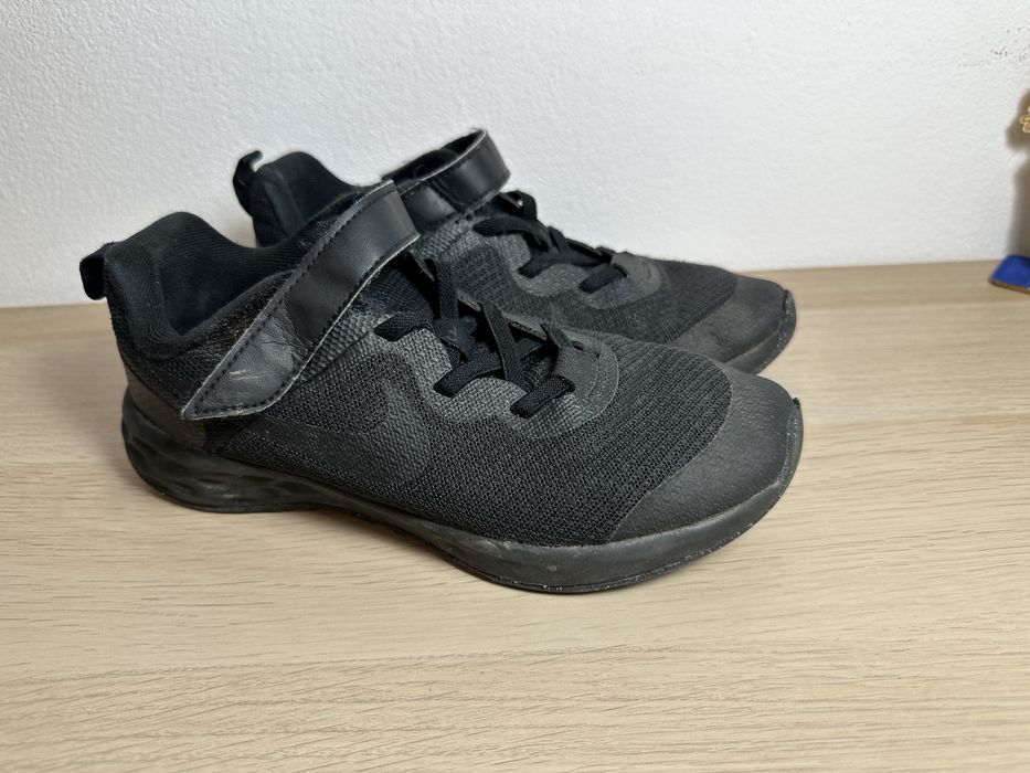 Adidasi Nike marimea 34