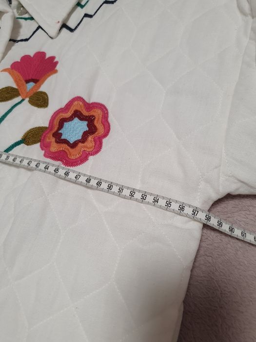 Geaca matlasata cu broderii