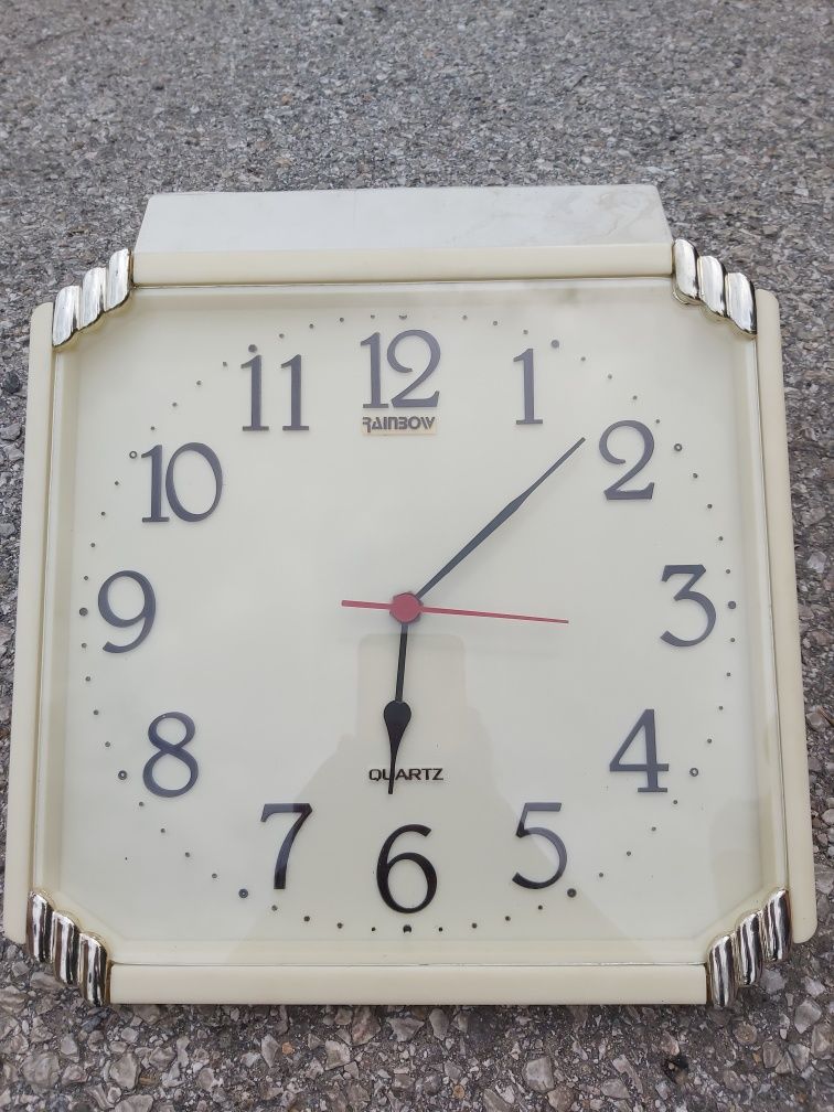 Стенен часовник Quartz