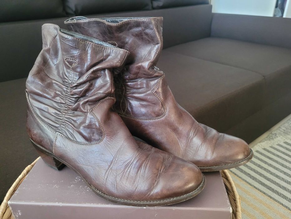 Cizme scurte din piele