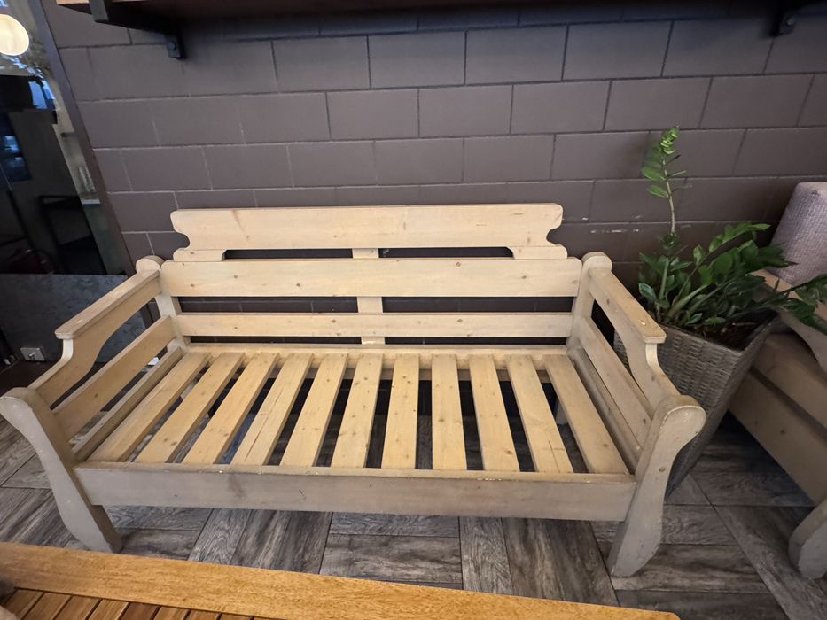 Масивни градински дивани