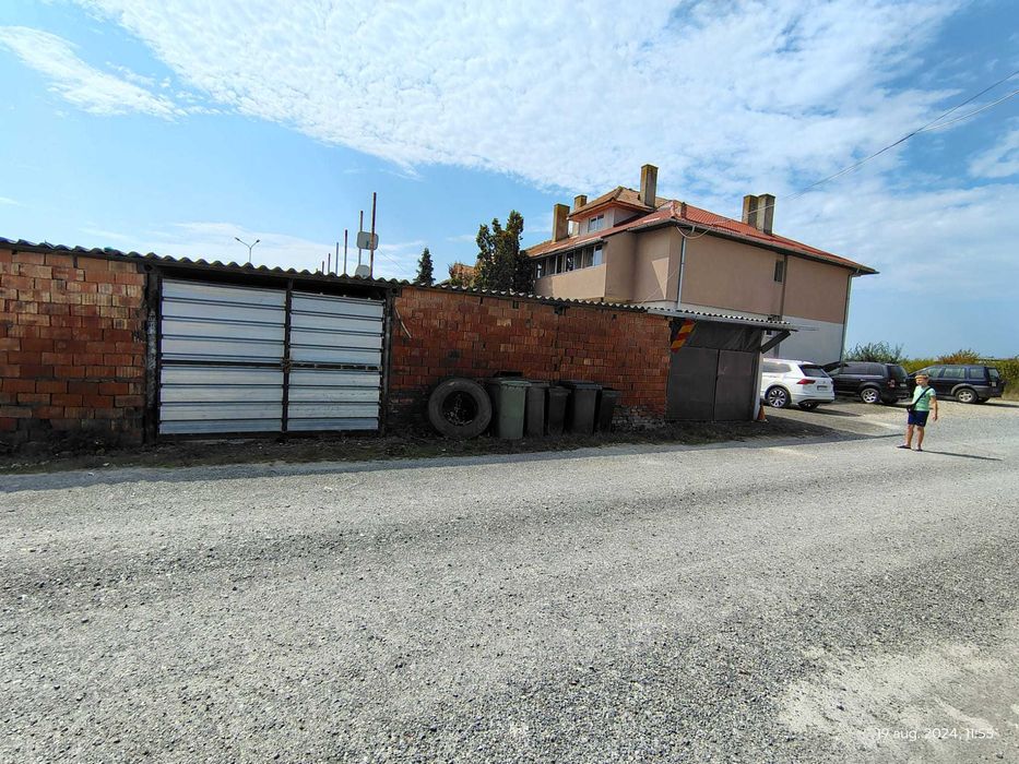 Dau in chirie garaj din beton 18 mp zona Emerson