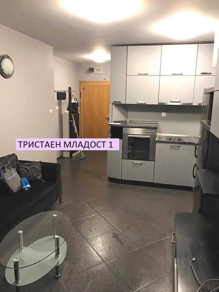 ОБЗАВЕДЕН Тристаен апартамент в кв. Младост 1