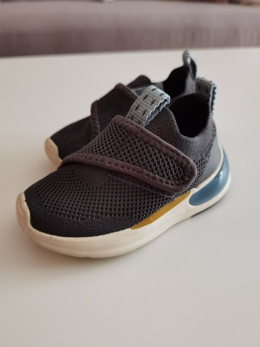 Adidasi baieti Zara marime 20
