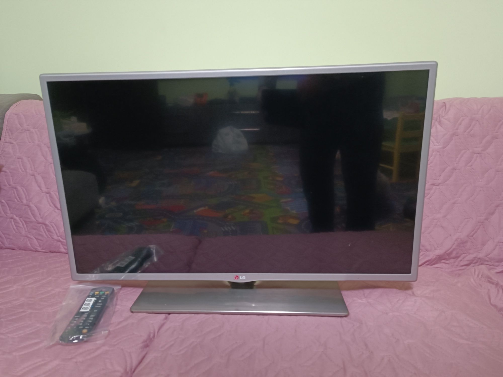Televizor  LG Smart TV 32 cuIPS panel
32LB5800