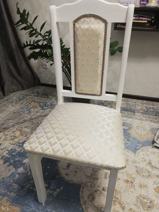 Стулья 8 штук в хорошем состояний