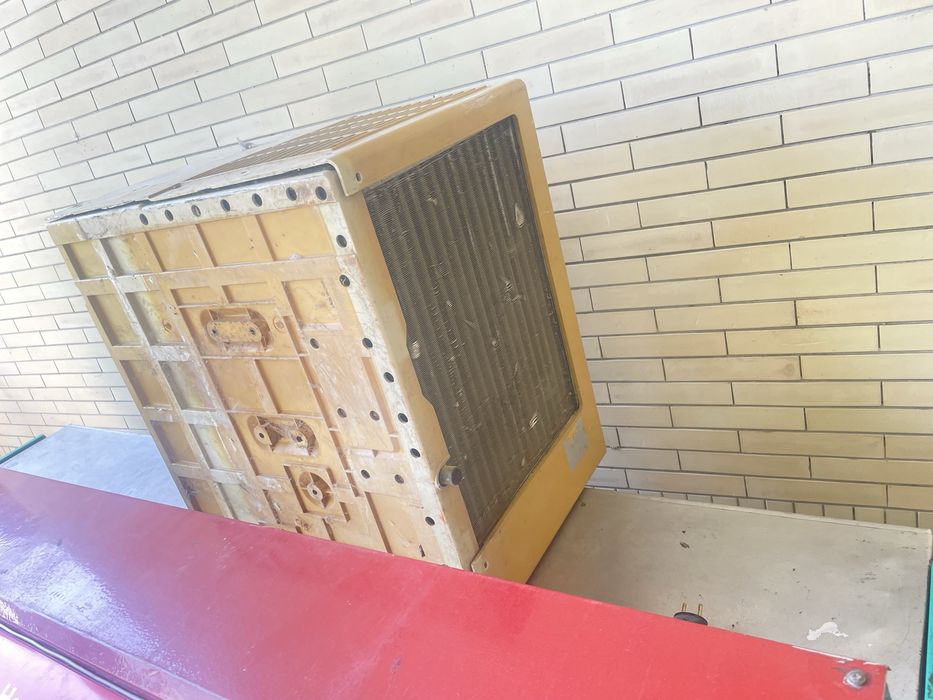 Vetirina xolodelnik Sotiladi