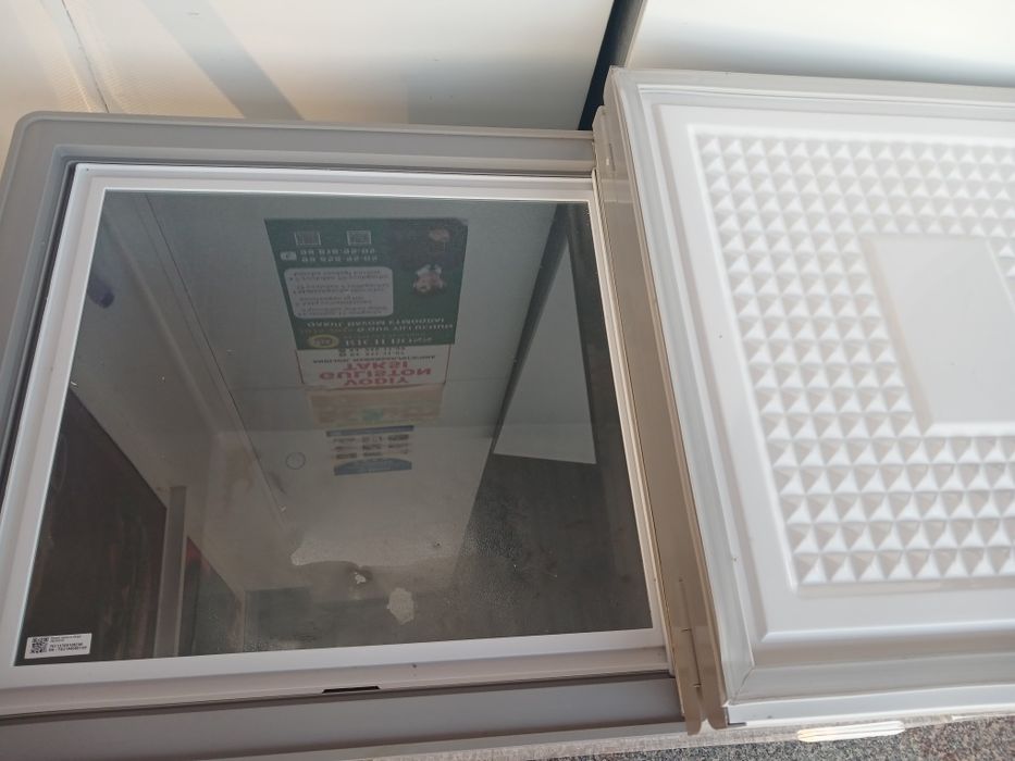 Muzlatgich sifatli hali yangi