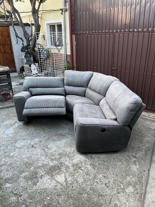 Vând Colțar Recliner, Acționat Electric, Model Deosebit și Modern