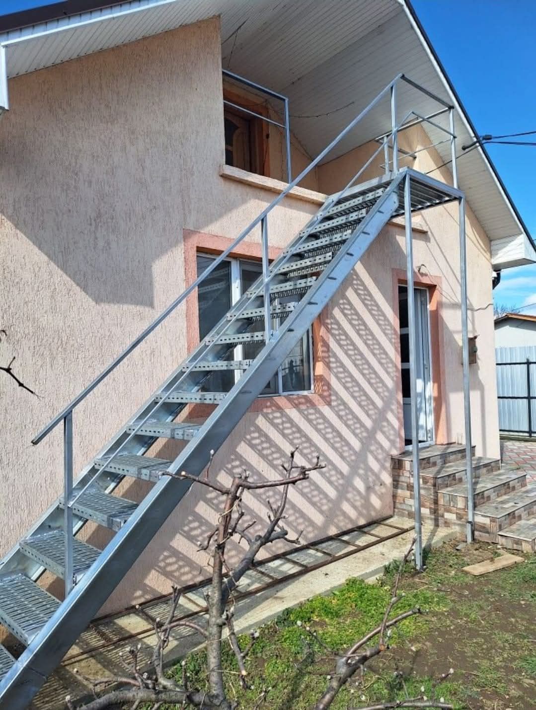 Scări metalice galvanizate la orice demisiune asiguram transport ori u