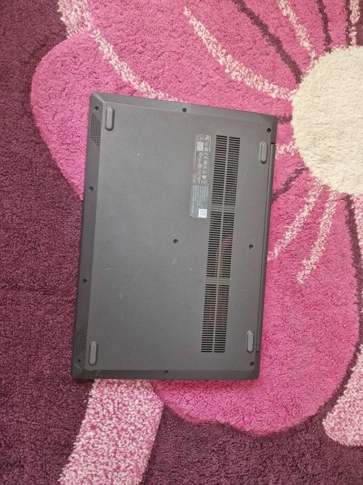 Lenovo V15 | Ryzen 5 | RX Vega 8 2GB |