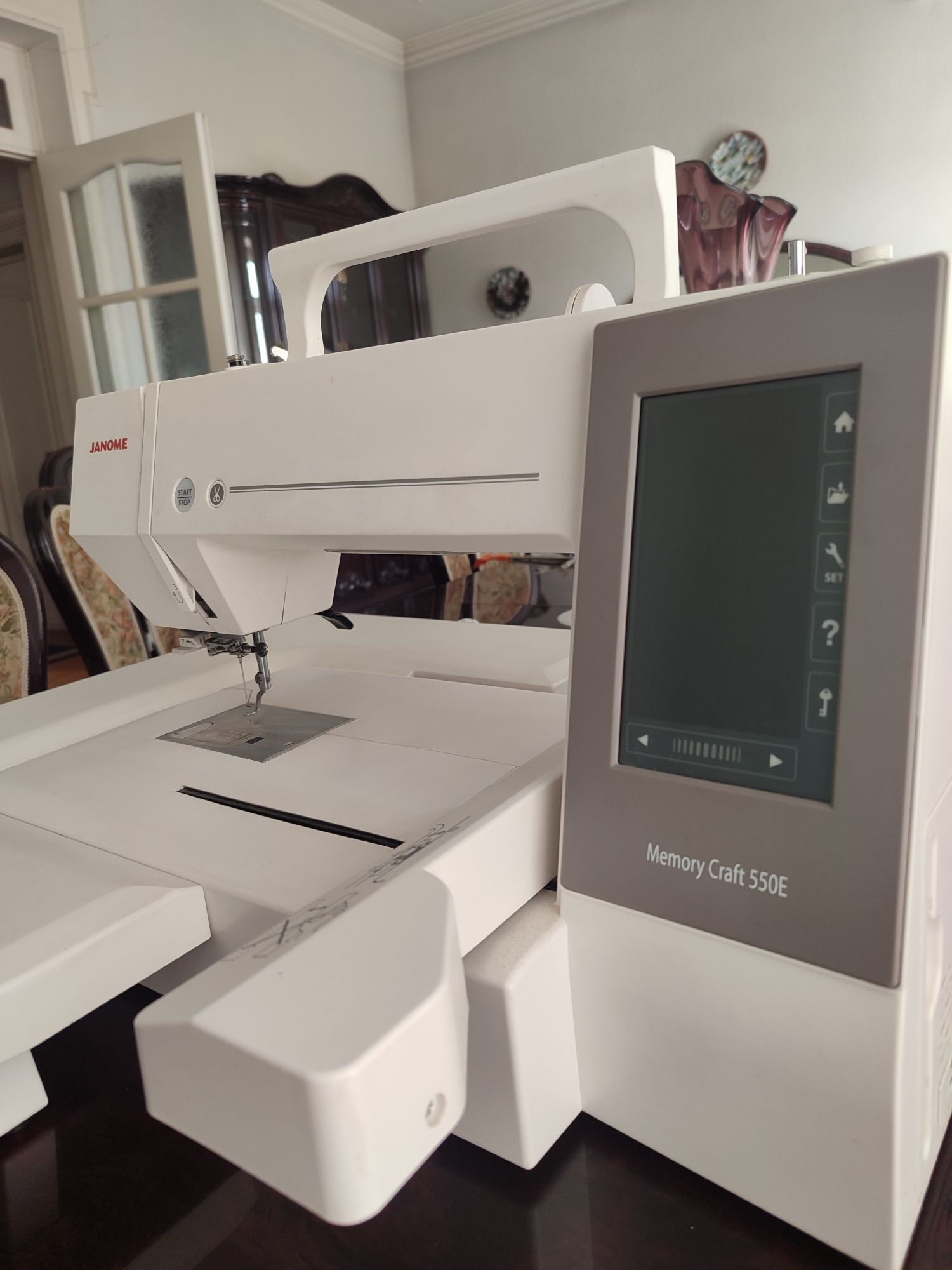Машинка для вышивок Janome 550e