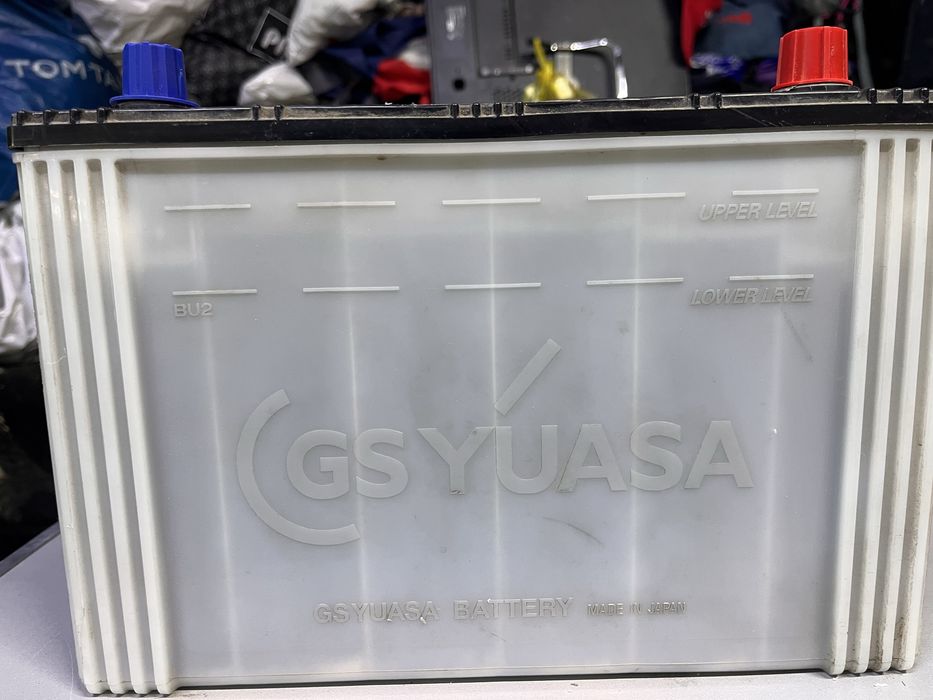 Аккумулятор автомобильный GS Yuasa. Toyota Land Cruiser