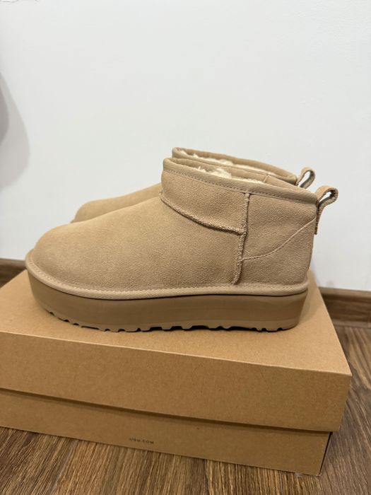 Ugg Ultra Mini cu platforma medie
