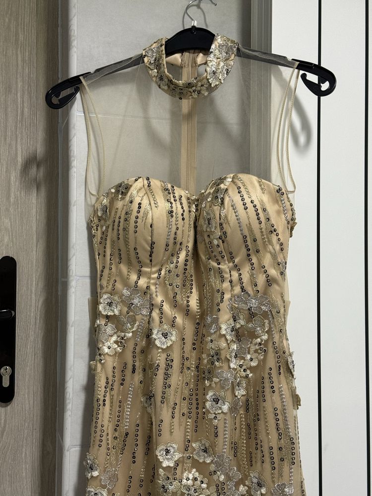 Rochie eleganta aurie