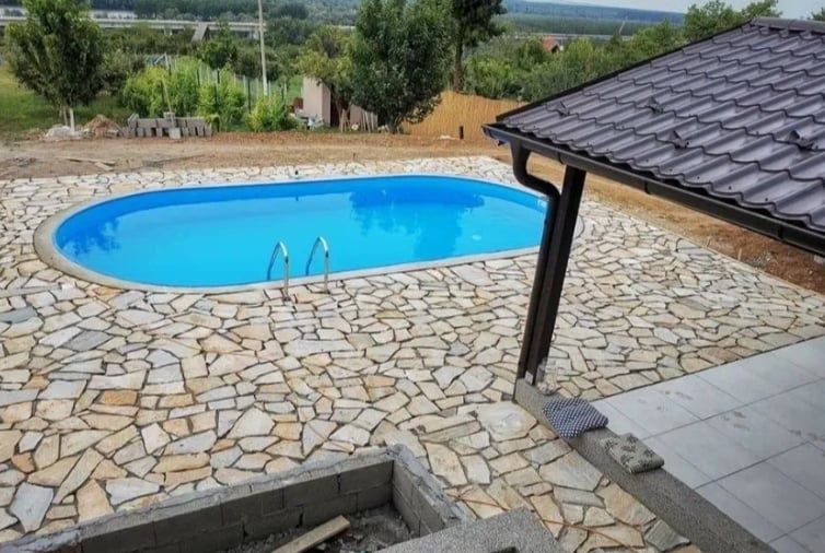 Pavaj pietonal ,pavaj ampretat,la linia din piatra naturală