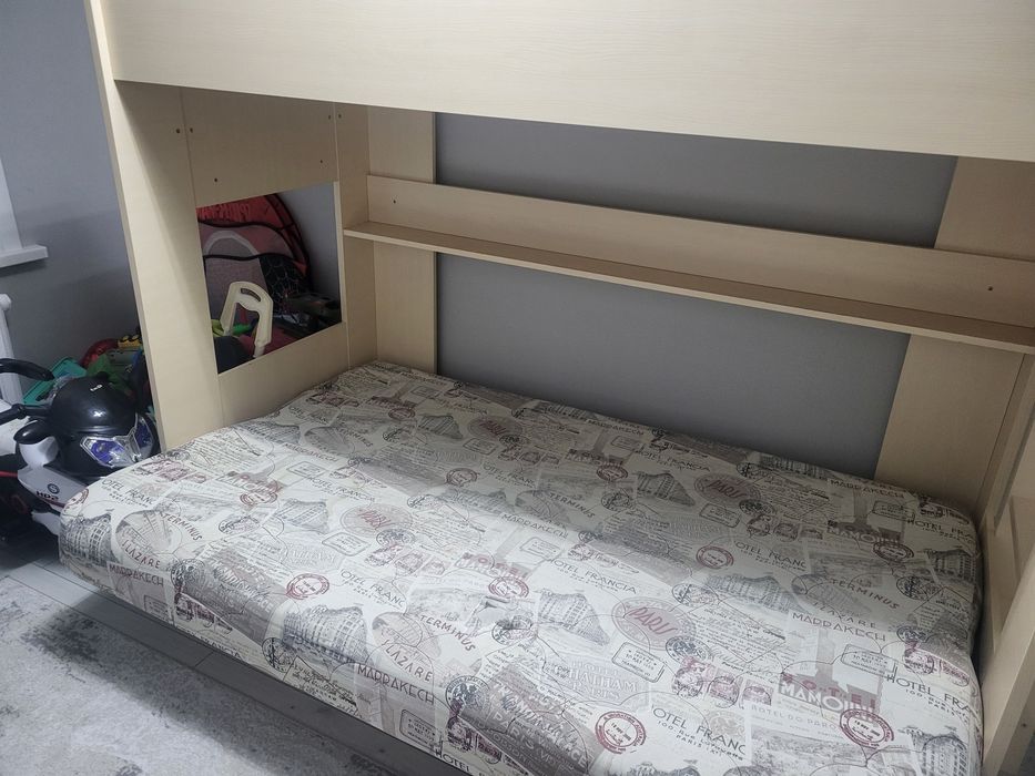 Продам двухярусную кровать