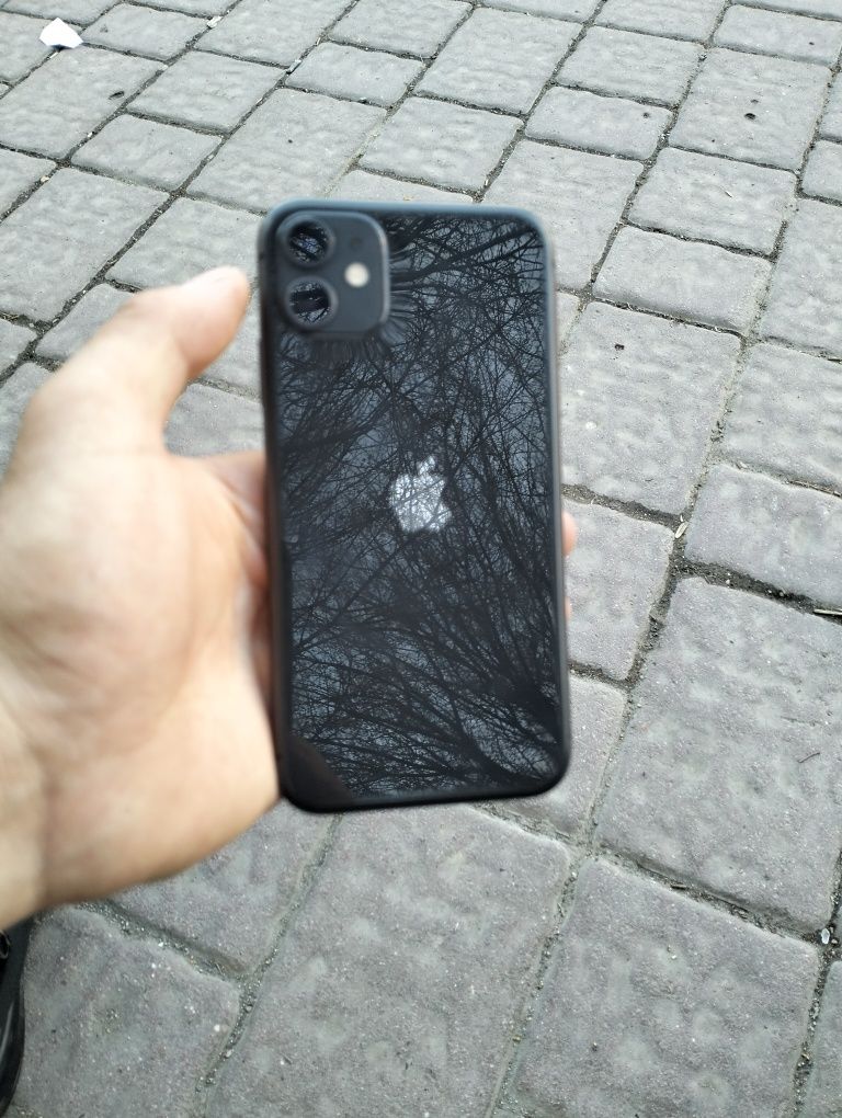 Iphone 11 64 Гб с оригинал зарядкой