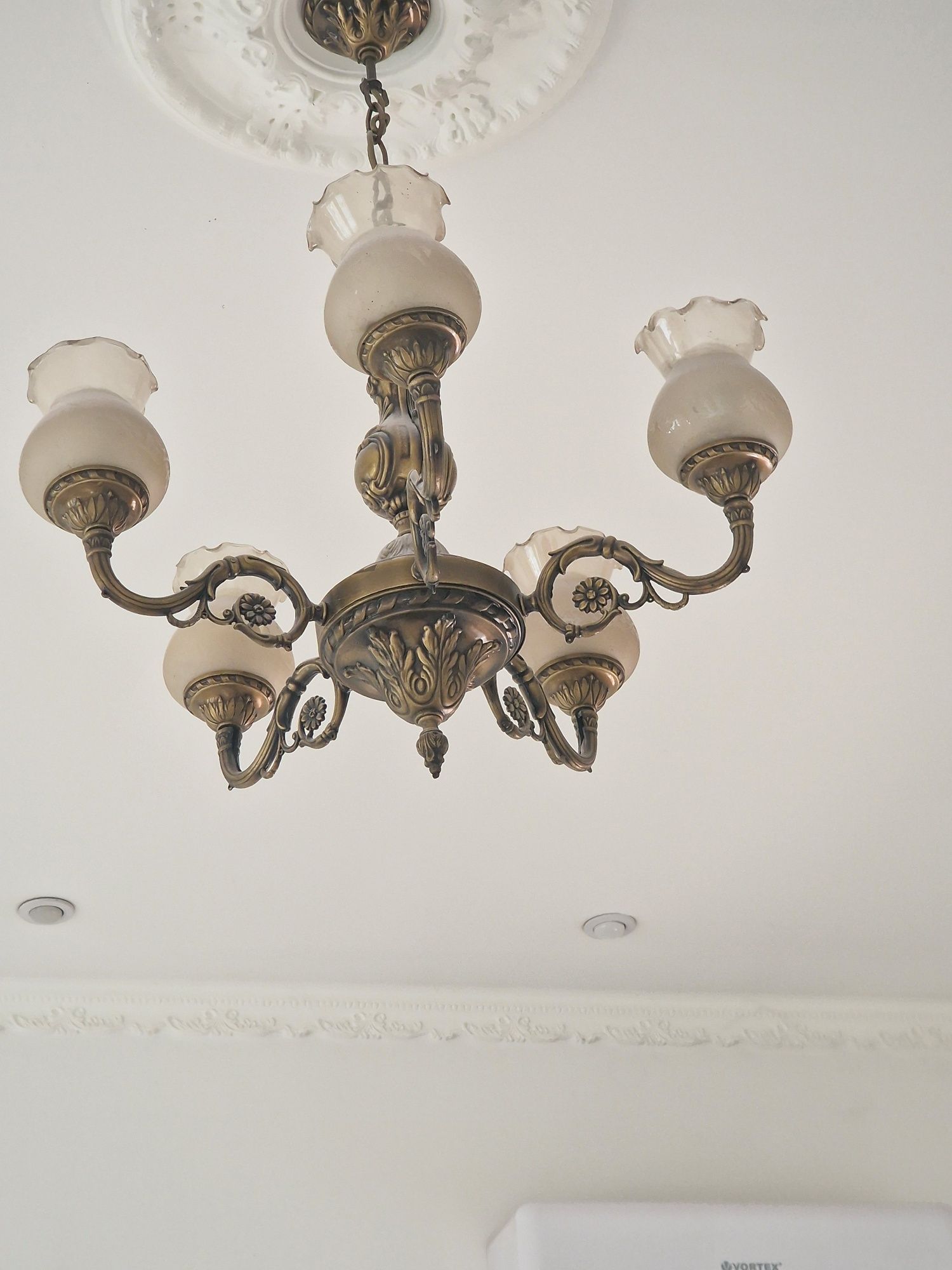 Vând 2 lustre vintige în stare f bună
