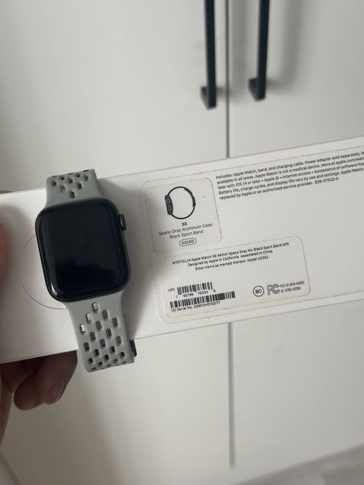 Apple Watch SE - 44 mm