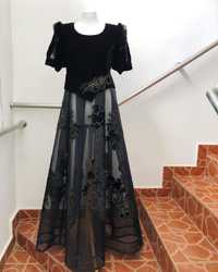 Rochie neagră din catifea cu crinolon