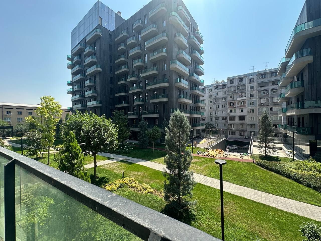 Продаётся 2 комнатная квартира в ЖК Parkwood,ул.Нукус,Рос.Посольство