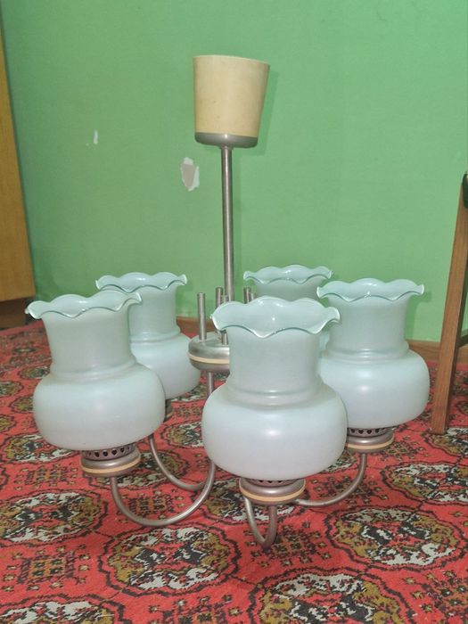 Люстра сотилади 200 минг сум